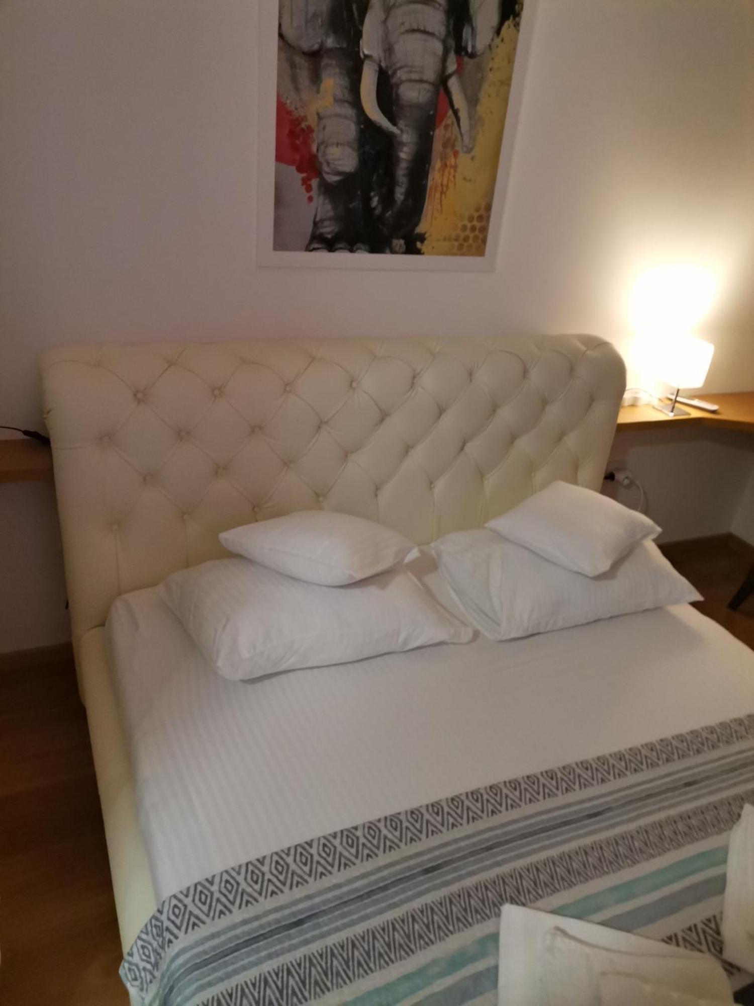 Ferienwohnung Pupin Palata Business Apartman B5 Novi Sad Zimmer foto