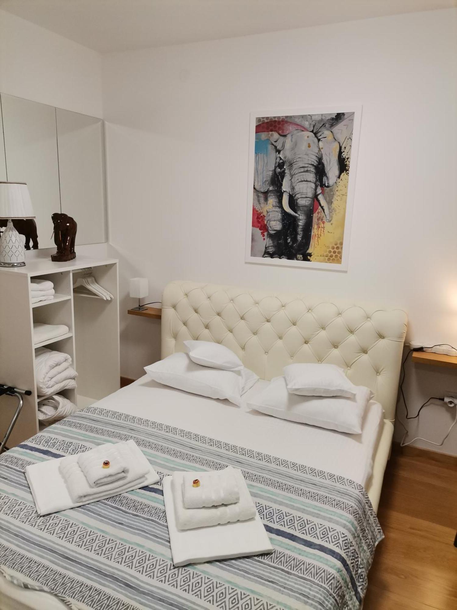 Ferienwohnung Pupin Palata Business Apartman B5 Novi Sad Zimmer foto